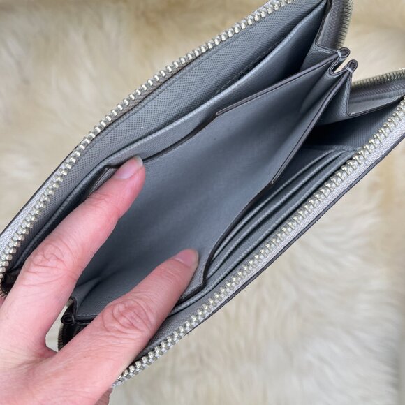 Michael Kors Medium Snakeskin-Style Wallet with Silver Hardware GUC - Picture 7 of 8